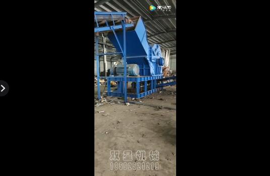 <a href='http://www.byrrr.cn' target='_blank'><span>金屬破碎機(jī)</span></a>1600型設(shè)備現(xiàn)場(chǎng)